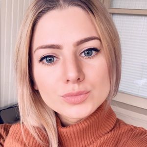 Meet your Posher, Briana